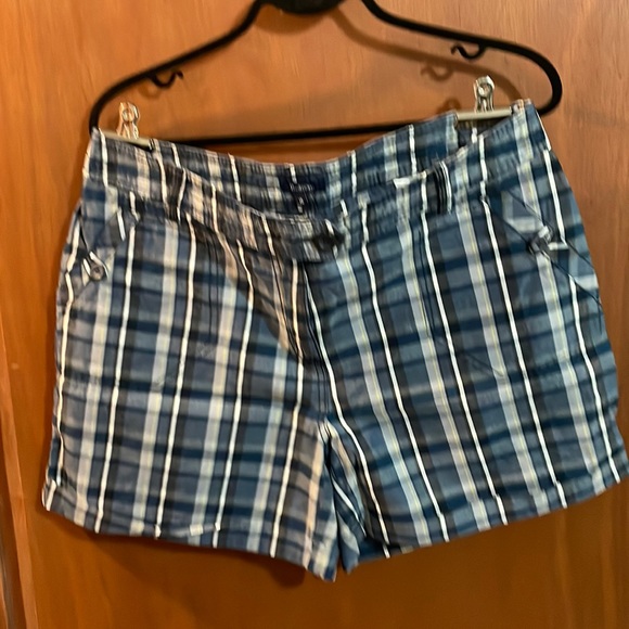 Blue and white shorts - Picture 1 of 9